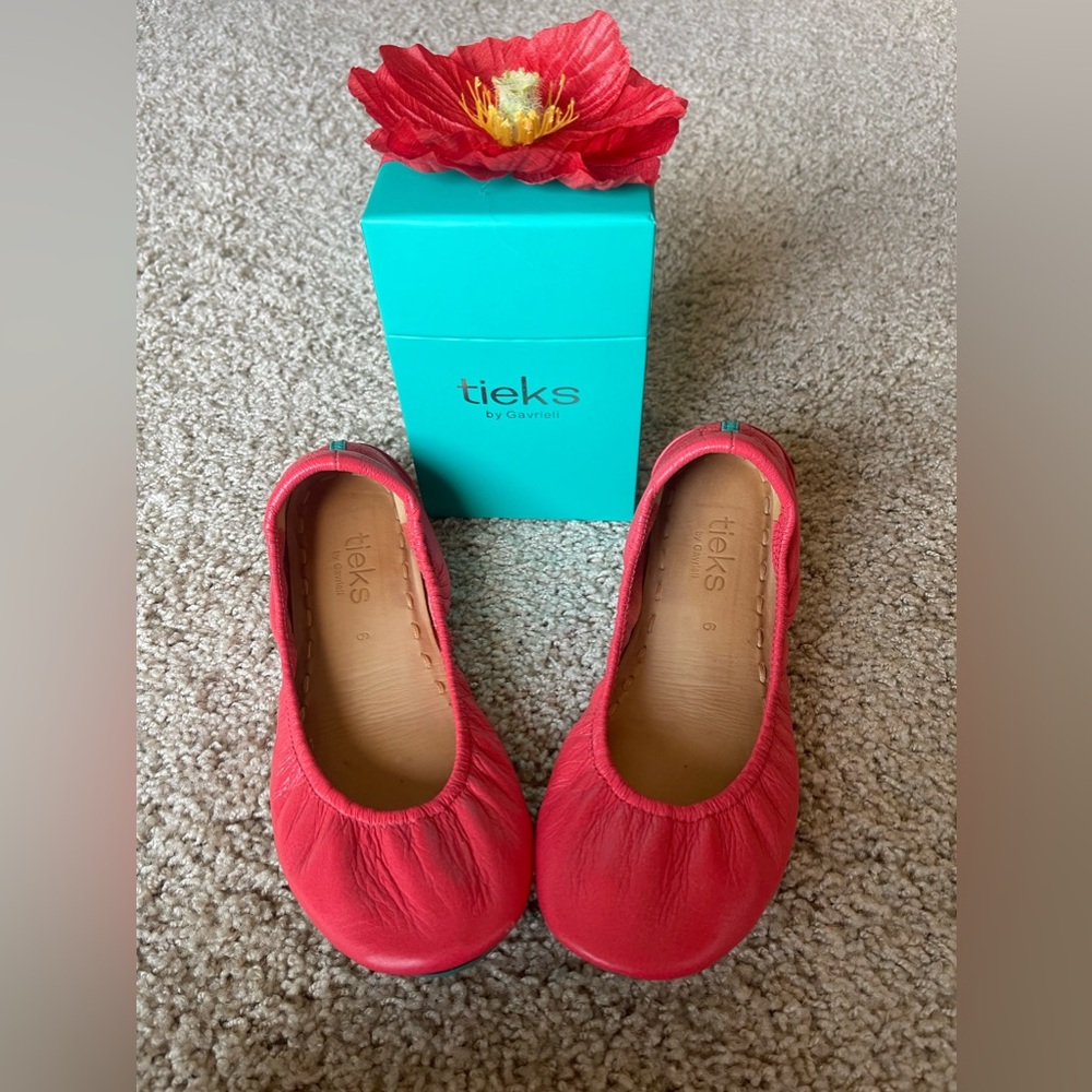 EUC Tieks Poppy size 6